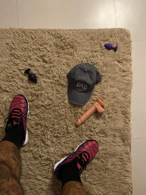 Someone to love play with my fat Cock and my tn’s?