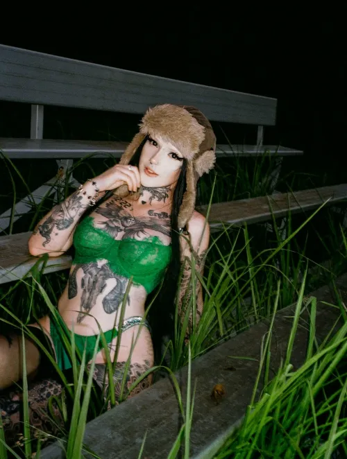 something so sexy about this green lingerie