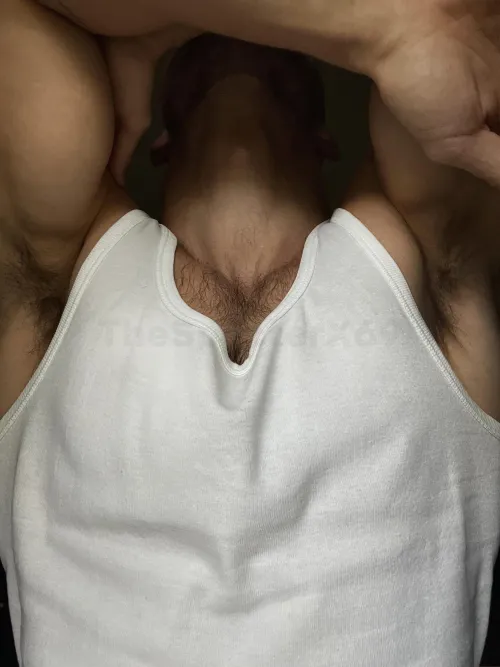 Armpit angle of the day 😜