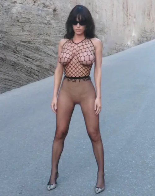 Bianca Censori at it again