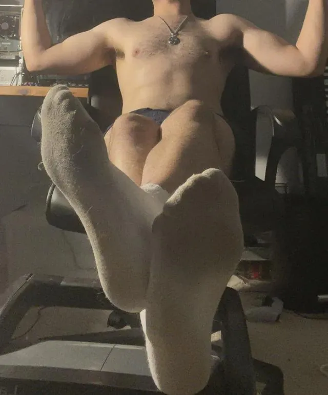 do my stinky feet turn you on? tribute to my nasty feet, and approach