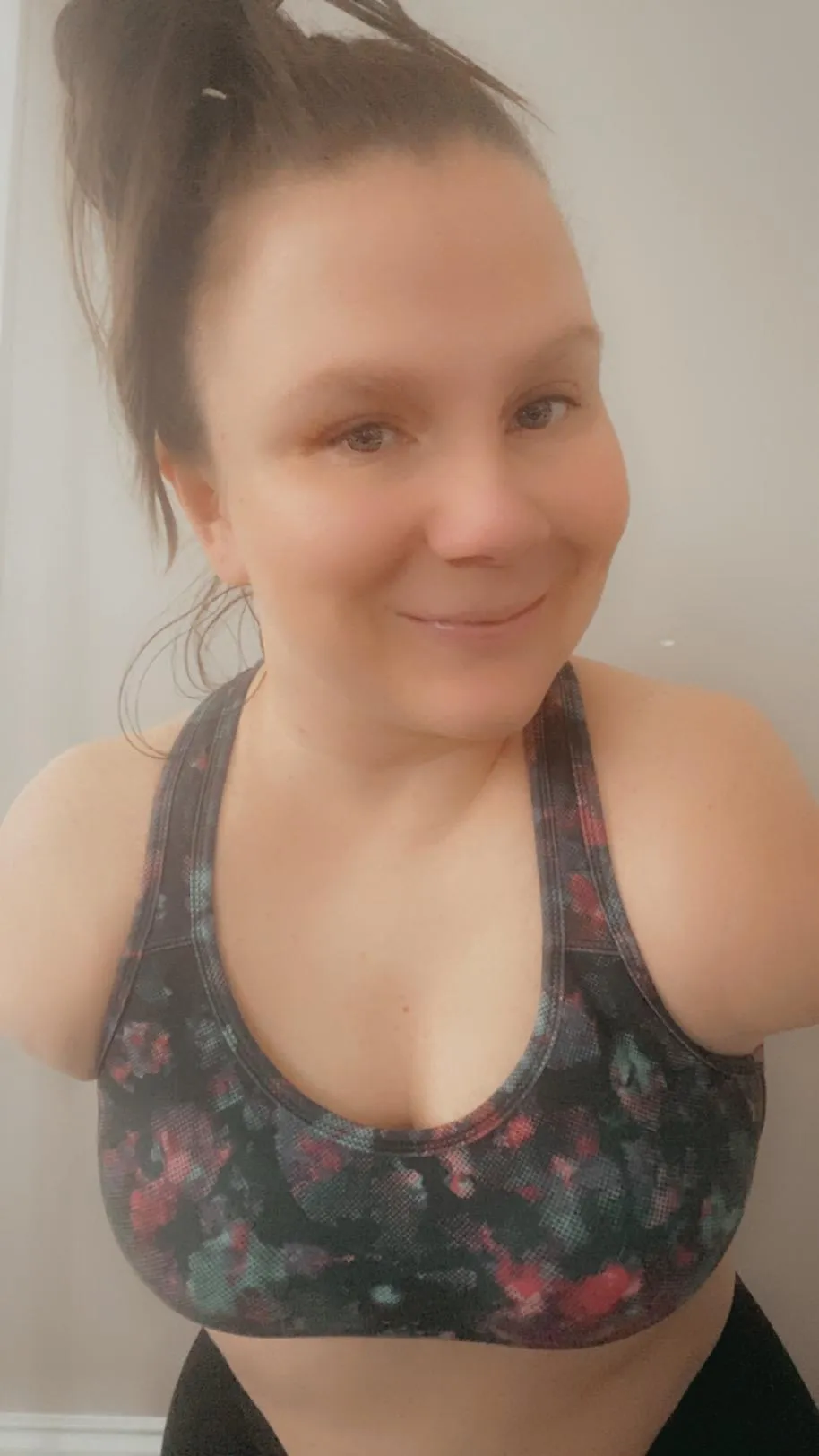 Guys! I have new content ready! See how I do things! Dress and undress! Or let me show you how my stumps move...