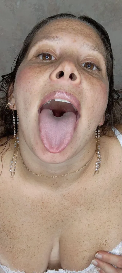 I want to feel your cum on my tongue
