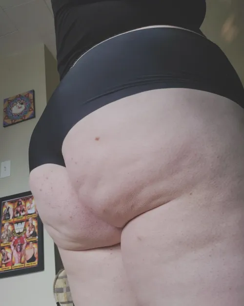 If you ever fuck a fat slut, pick me ;3