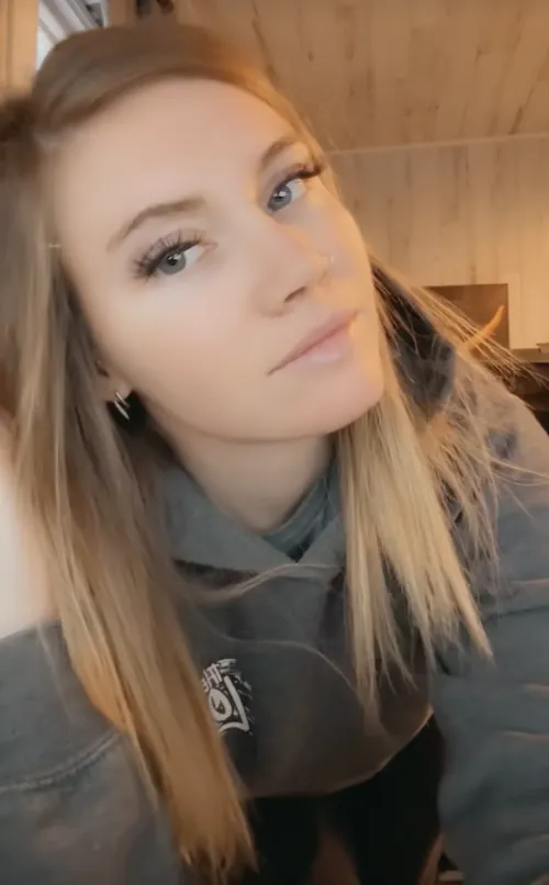 I'm home alone and extra horny right now