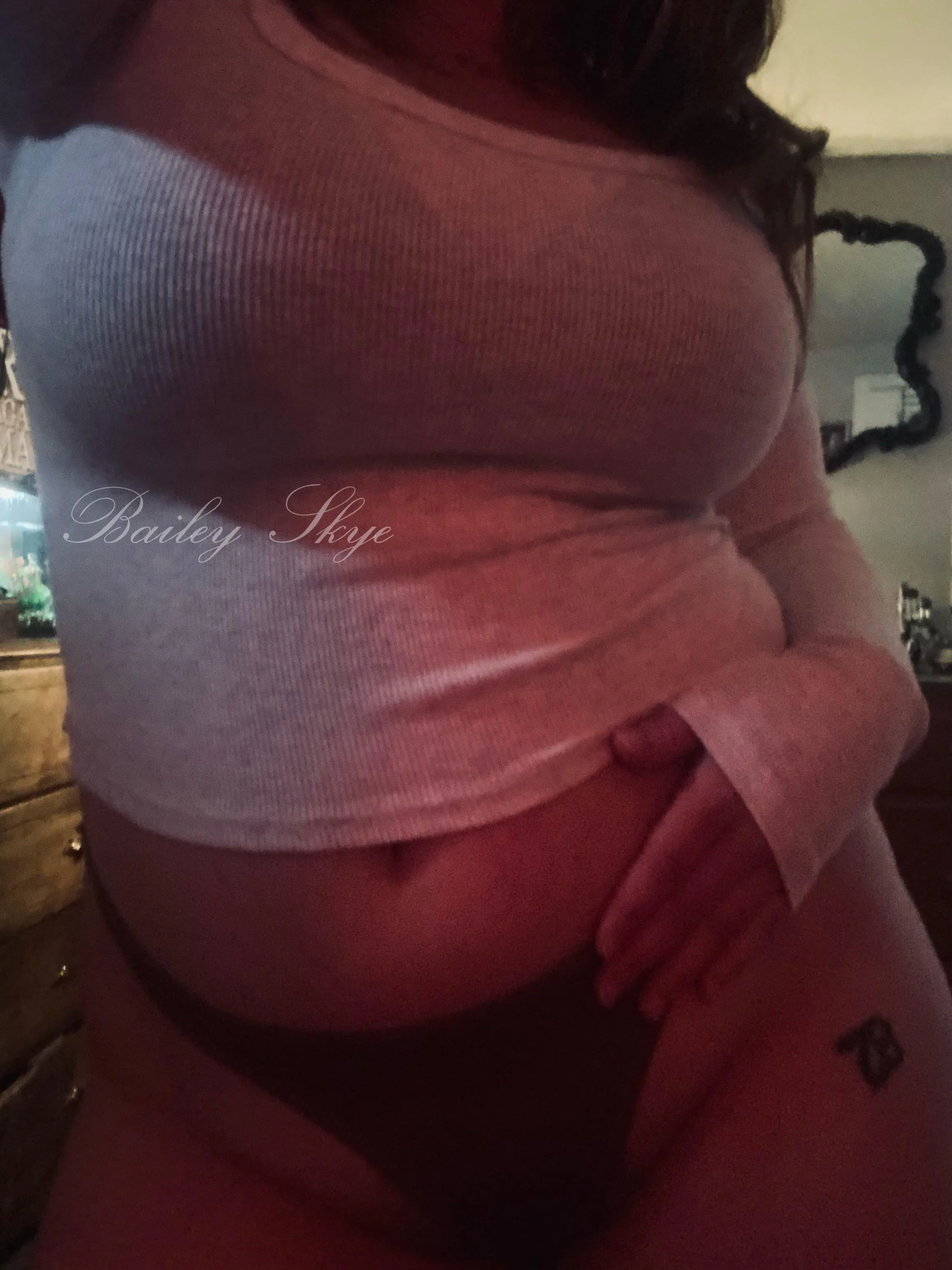 Keeping it comfy and classy for a Friday night 🖤