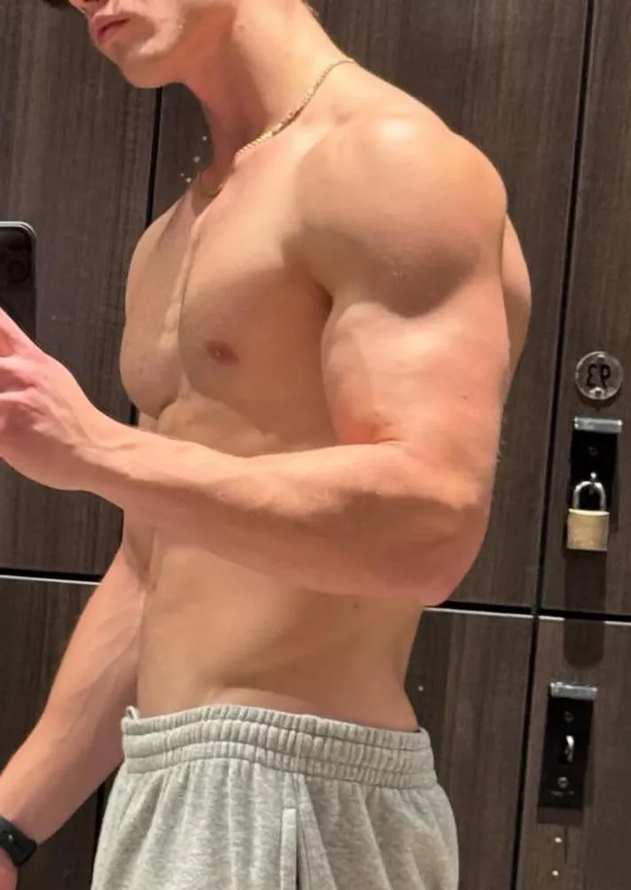 Open your wallet for this young stud😘😈, Shoot me an DM, ill show you more