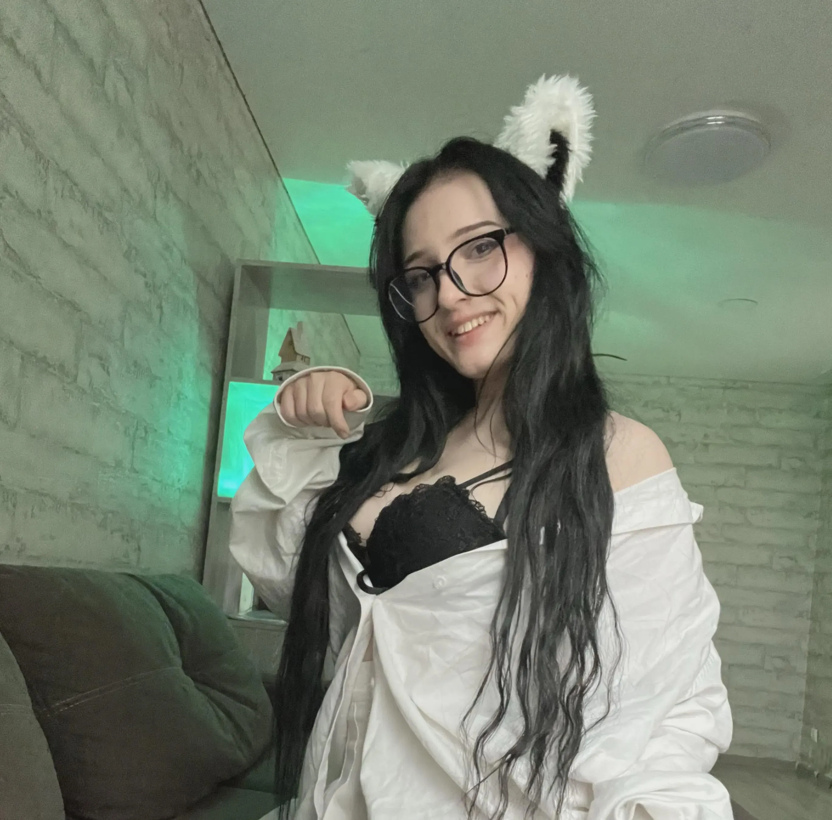 this kitty really likes to be played with