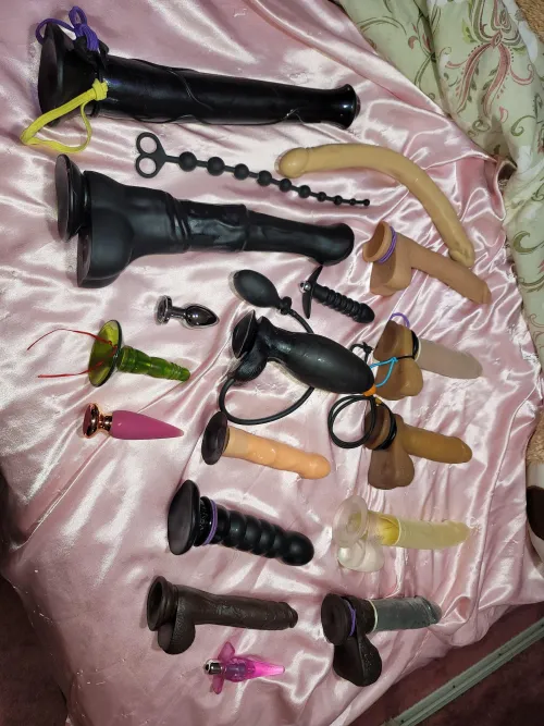 What's kind of stuff are in ur toybox?