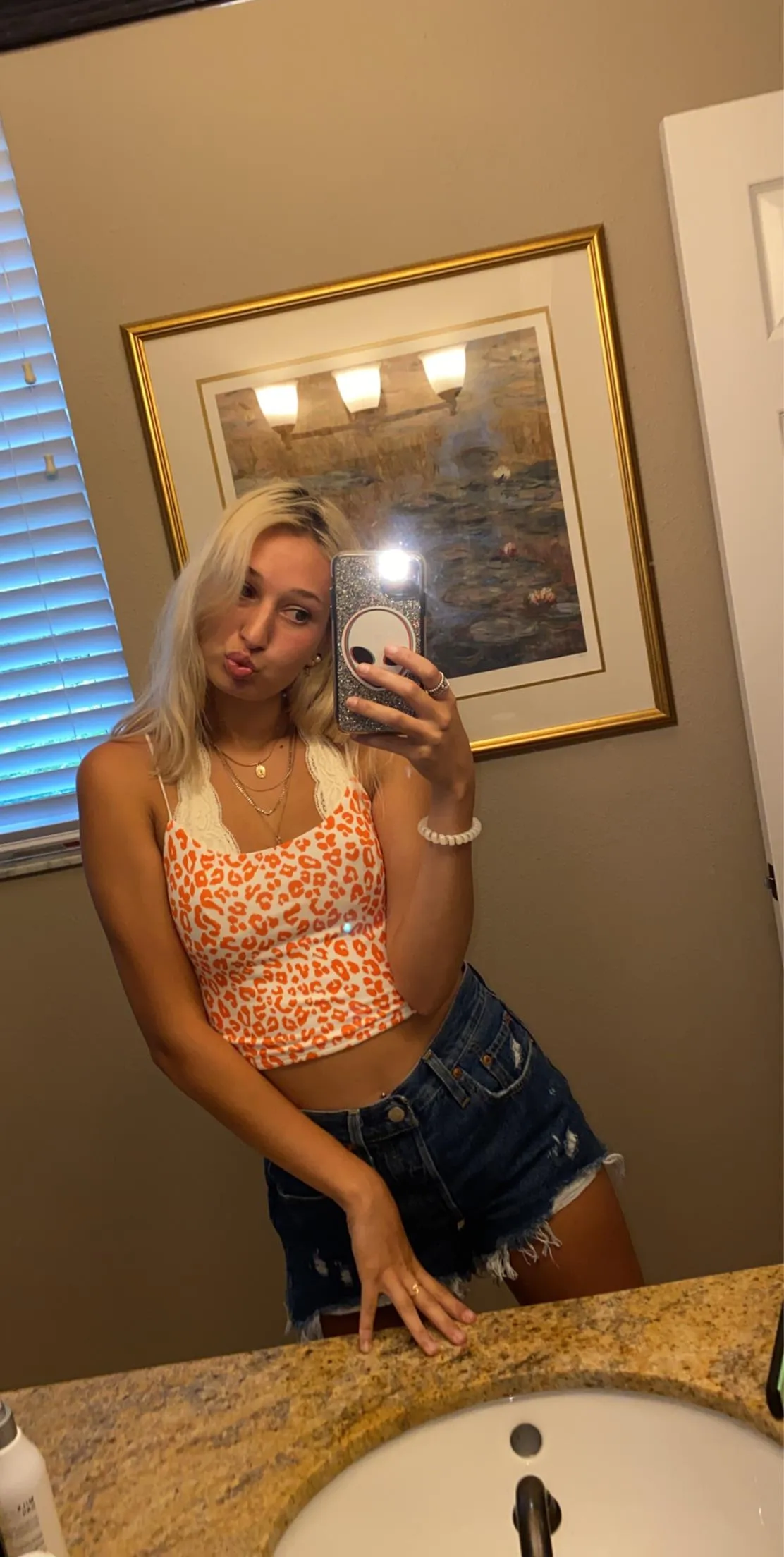 [B4D] Just turned 20 and looking for a daddy:)