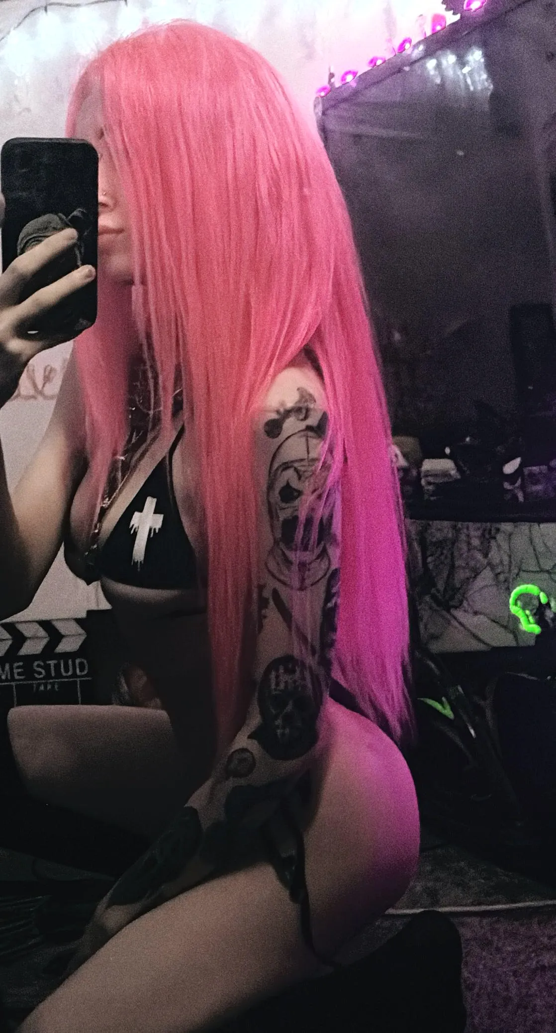 Color my tats with your white cream