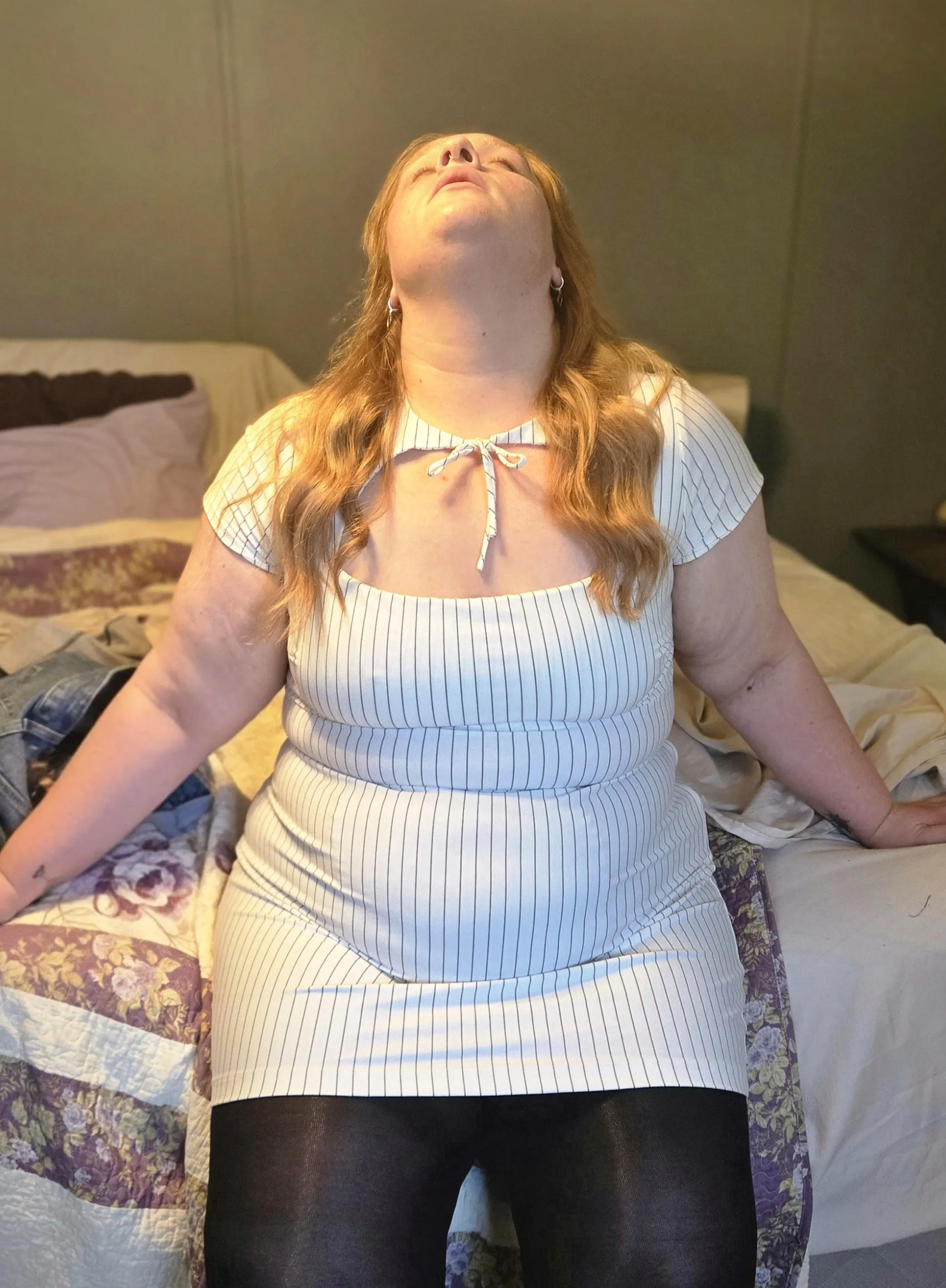 Cooling down before a date. Hope this makes you feel a little hot too 🤎