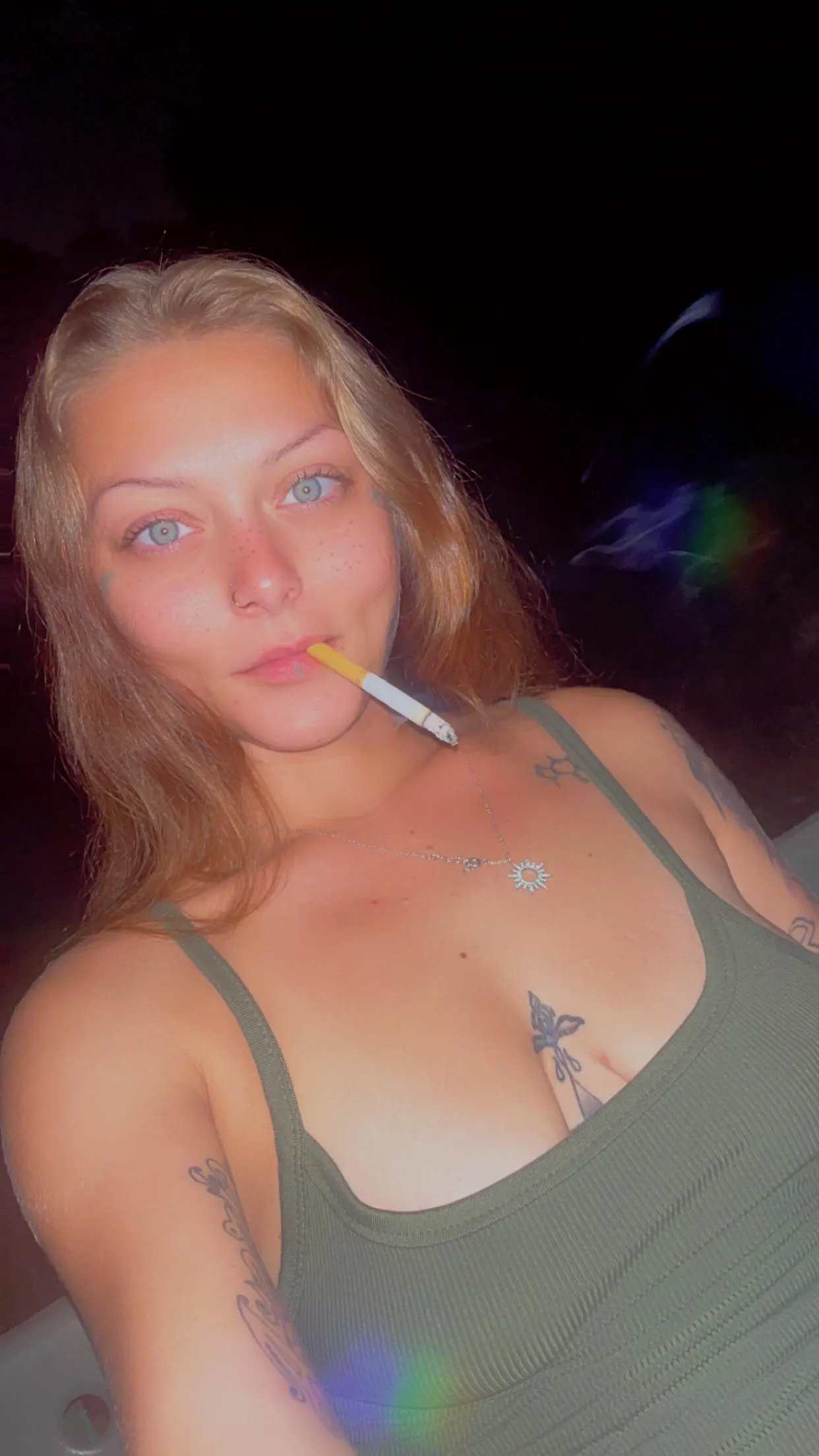 Ending the eve with a Marlboro 😘🤪
