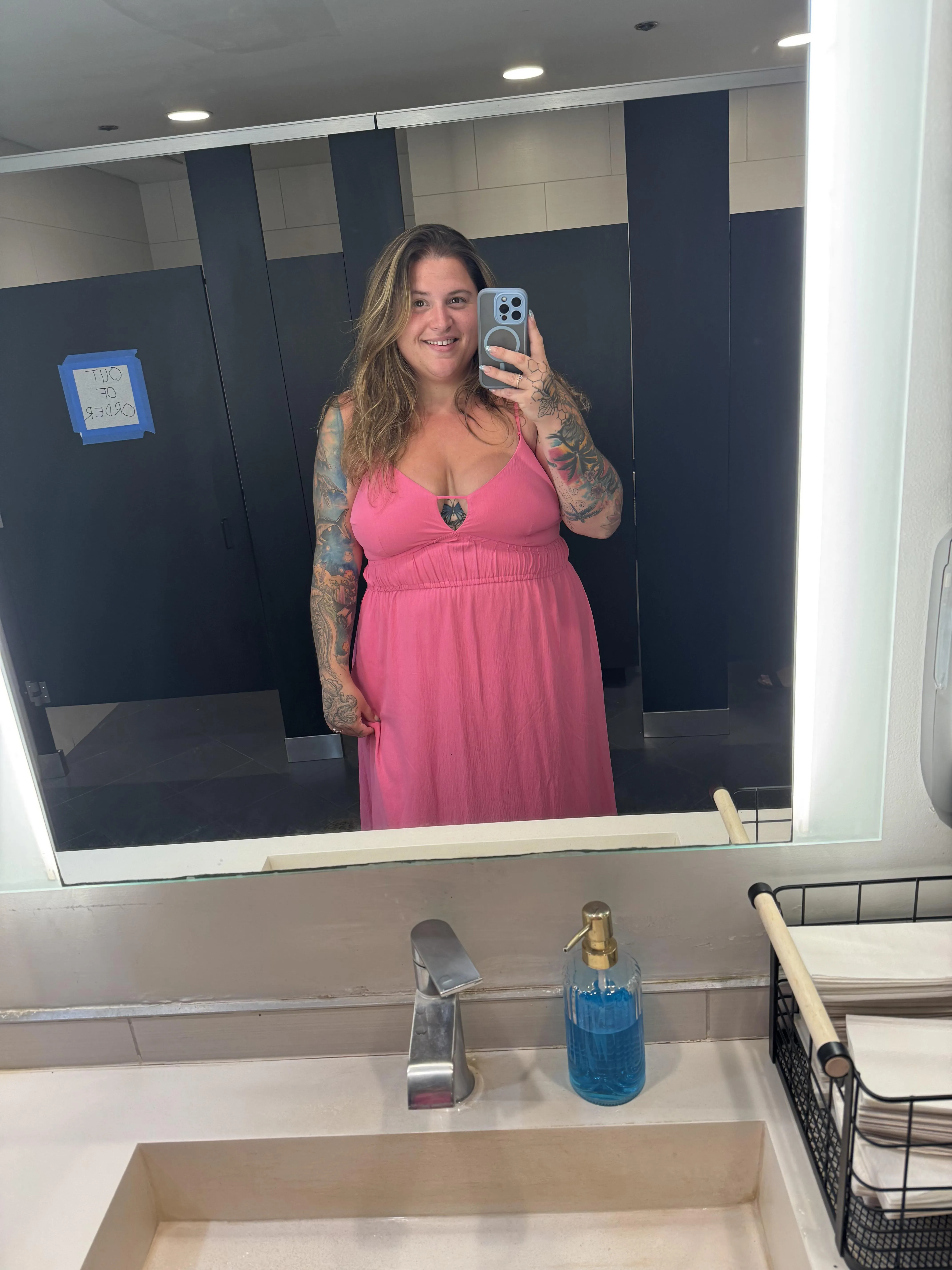 Flirtatious bbw covered in tattoos, happy Friday!