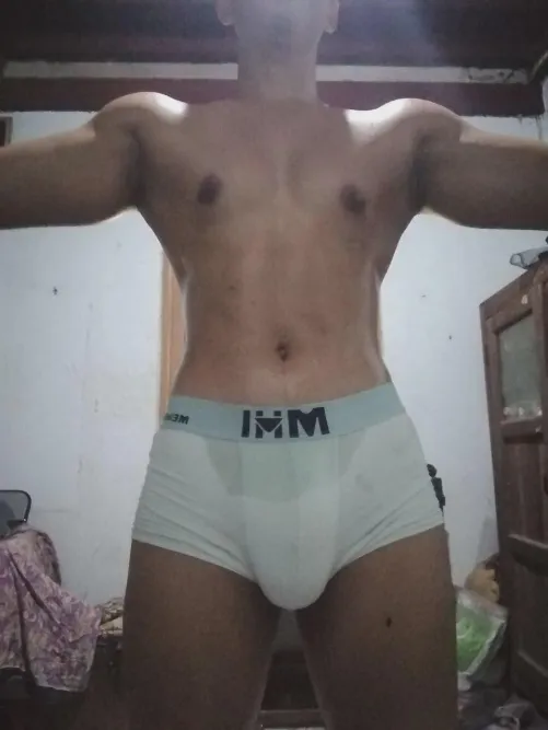 hey bros and babes! i was told that bulge is prominent? is it?