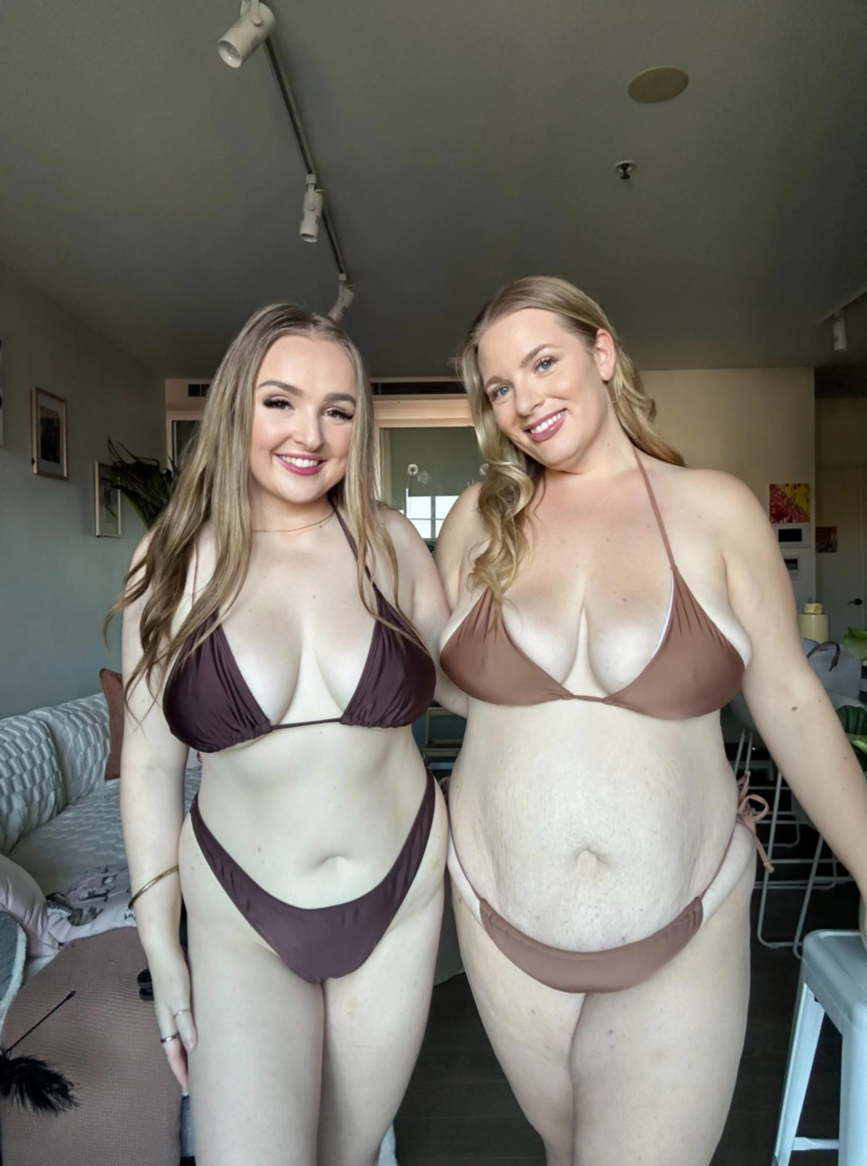 Just a couple of curvy bodies in bikinis, ready to make your day a little brighter 😉