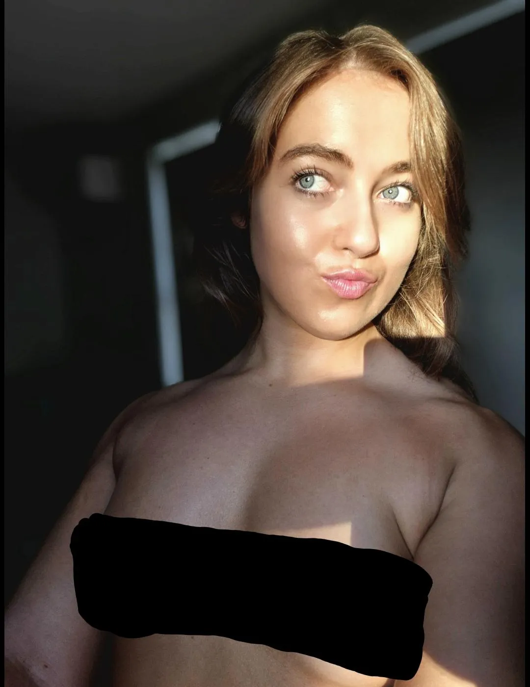 My perky pecs love golden hour 😘