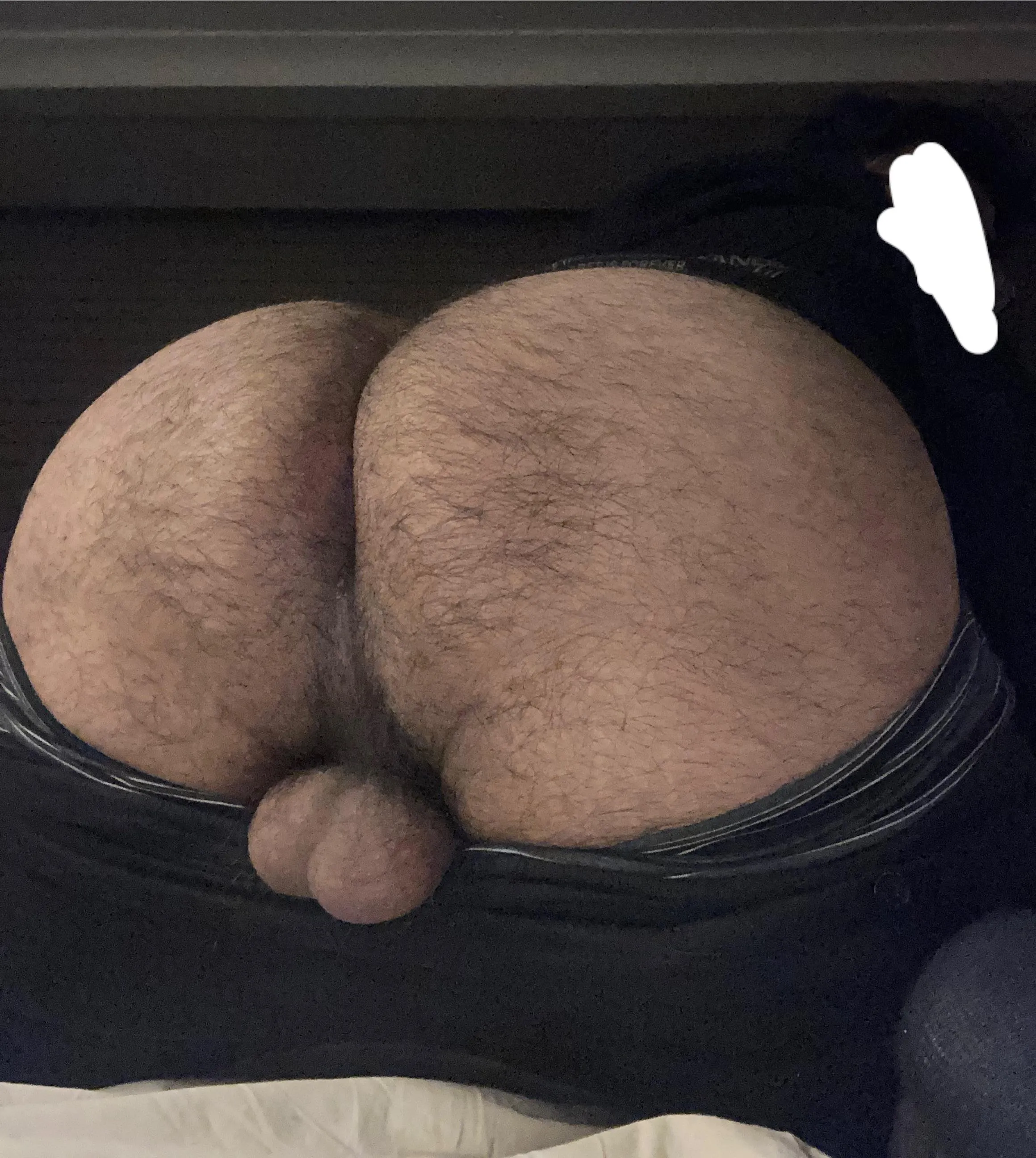 New pic…been trying to get that hairy ass nice n phat 😋😈🍑