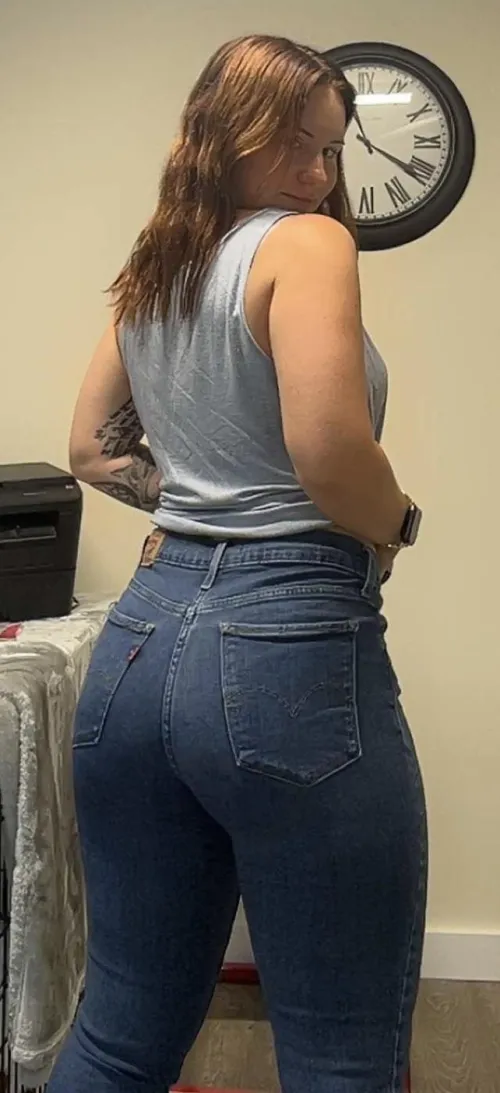 Who wants to fuck my wife?