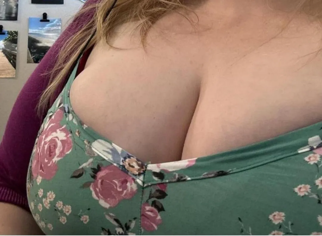Boobs out and my sales are up 👆