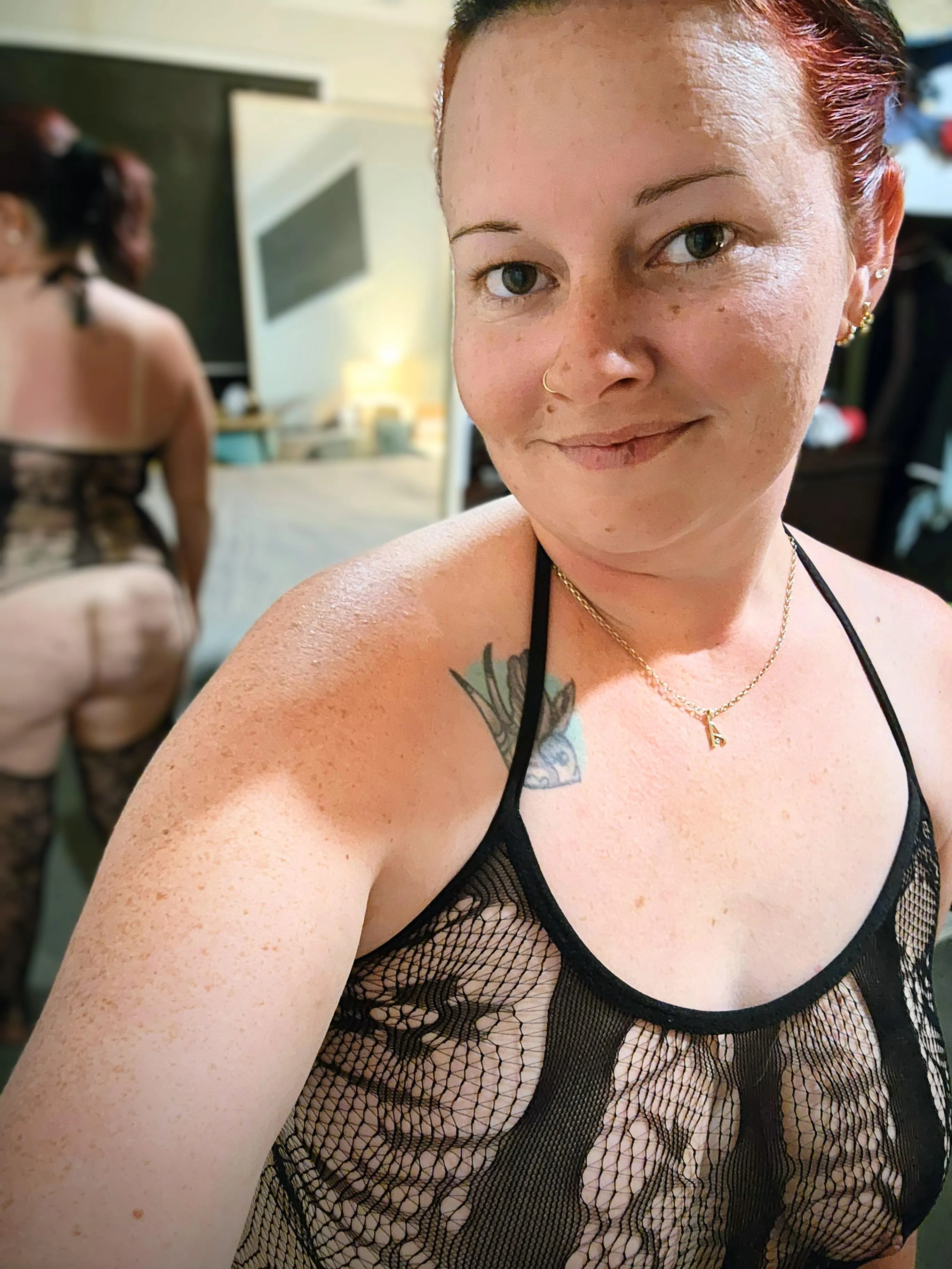 Come play with a curvy hotwife!