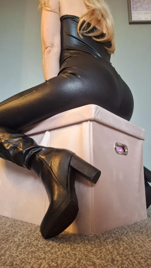 Worship your Mistress!!!!!!