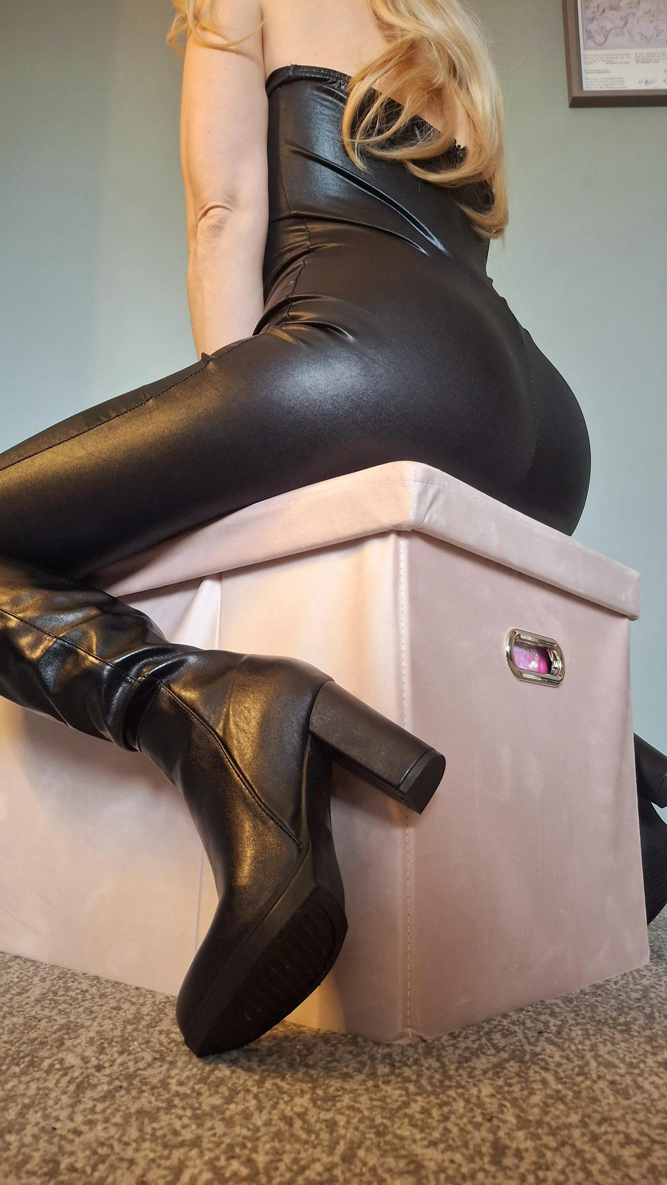 Worship your Mistress!!!!!!