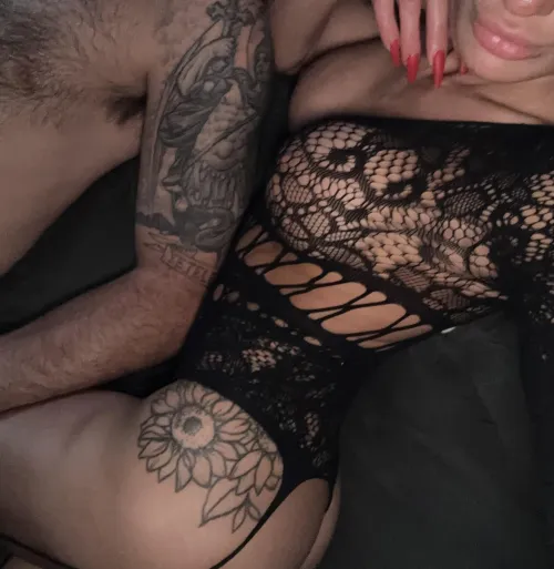 Cocktails & fun in our hot tub! 😜