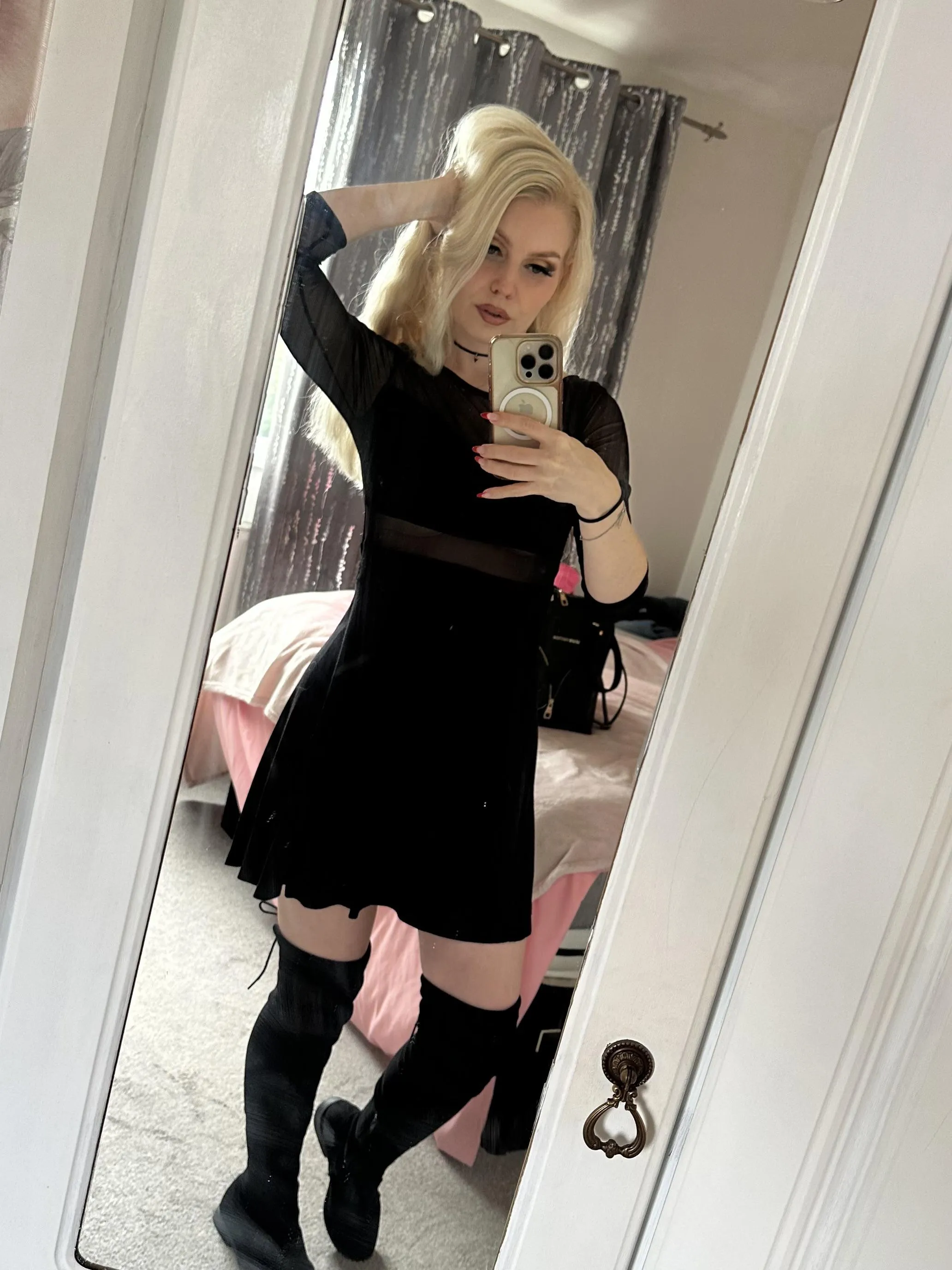 Last nights LIVE was so much fun! I’ve put the entire live on my wall to watch for free after your subscription 😻 I’m feeling extra generous so I have a sale on too! Come see what you missed ❤️‍🔥