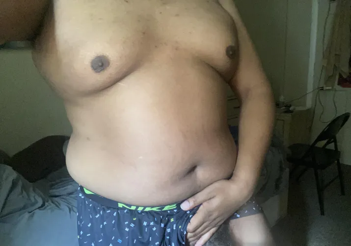 (26) All I need is the attention of one guy. I absolute HATE talking to multiple guys at once. I’m so fucking single rn it makes me genuinely upset.