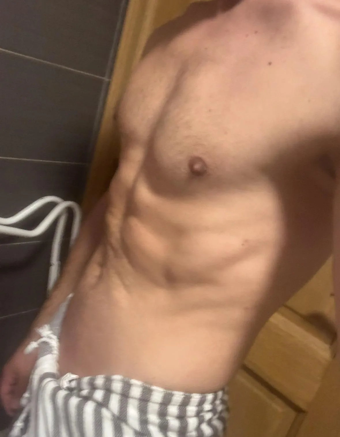 Bi man zoek koppels voor goed chill feestje, Heb alles mee :) dm aub