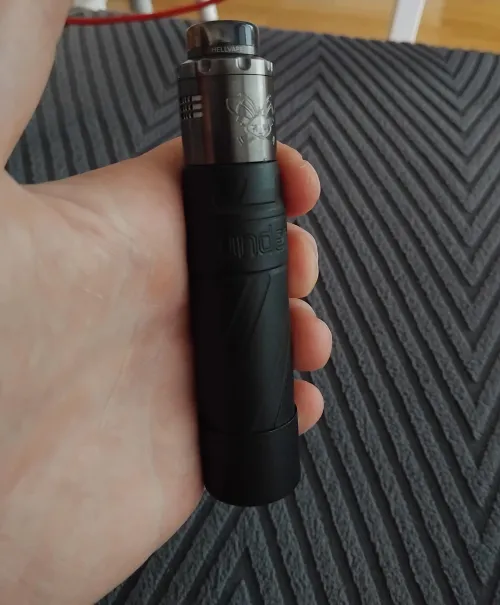 Chilling on a day off with my fav mech setup & watching TPB's👊😎