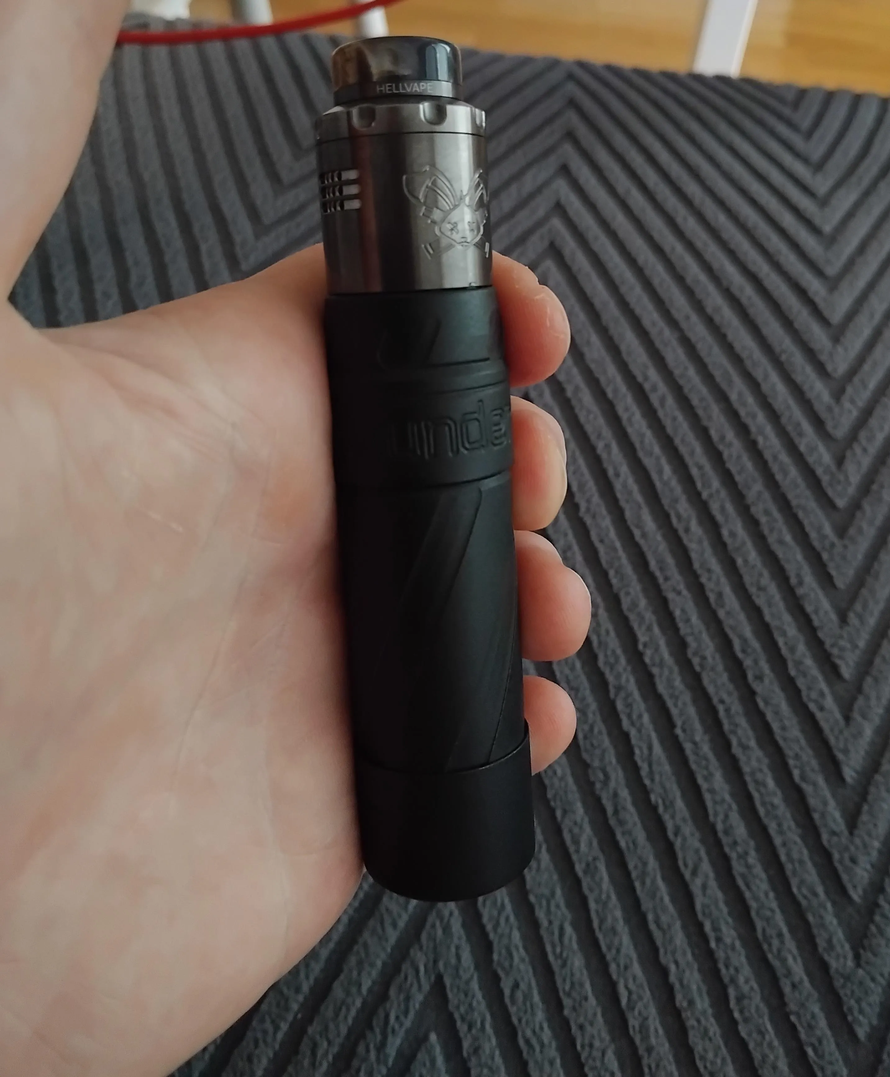 Chilling on a day off with my fav mech setup & watching TPB's👊😎