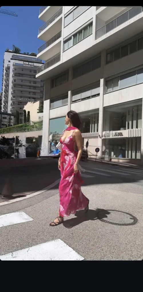 Even her side show is enough to get us horny men going💦😈