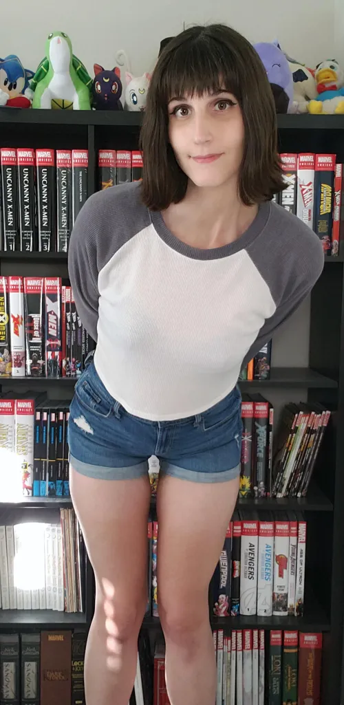 Explore My Comic Library, Then Explore Me! [F]