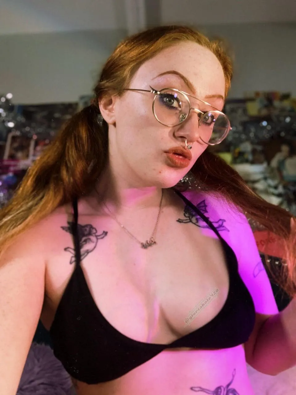 goth girl in glasses 🖤