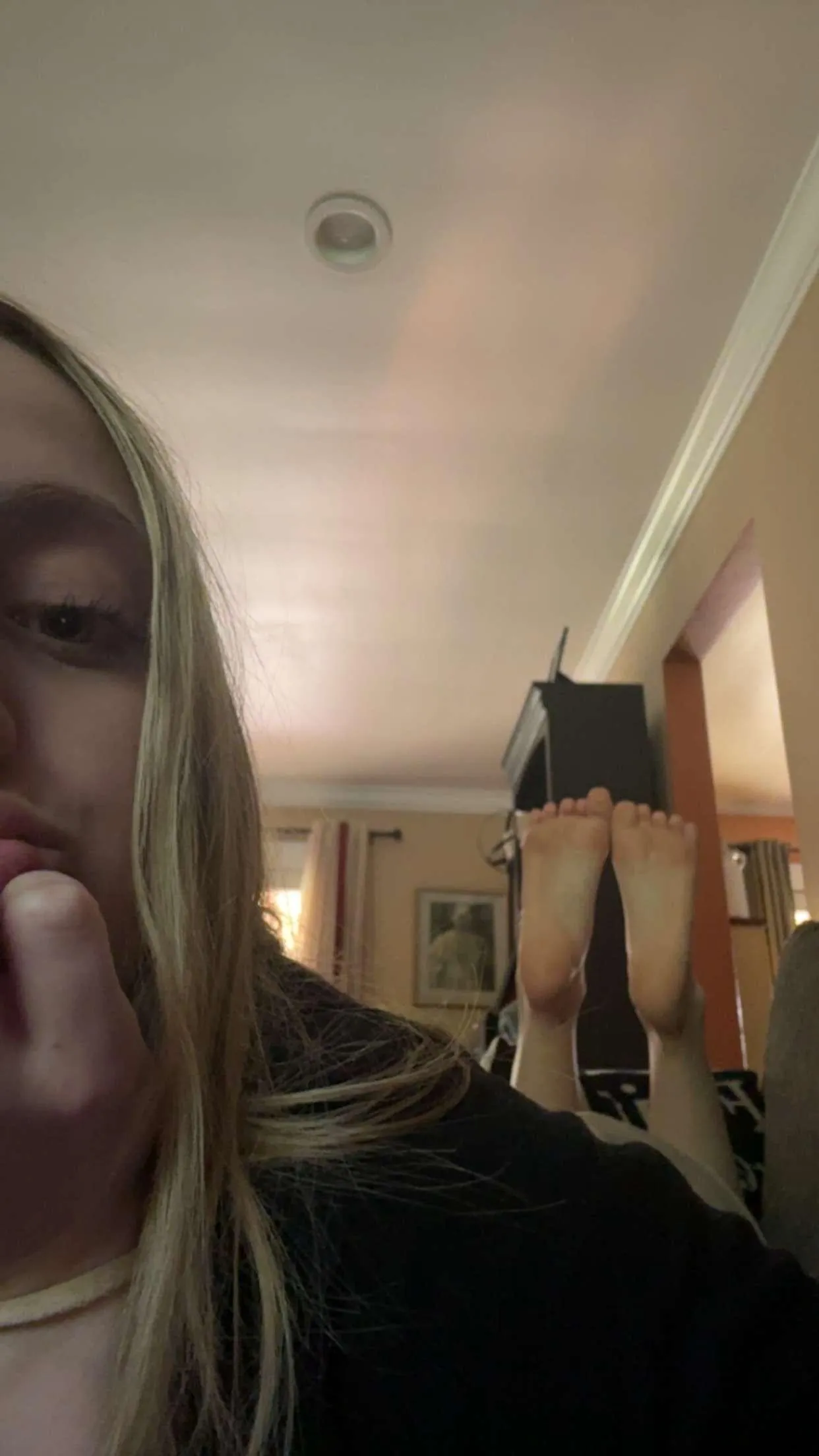 How bad do you want to sniff my feet ?😩