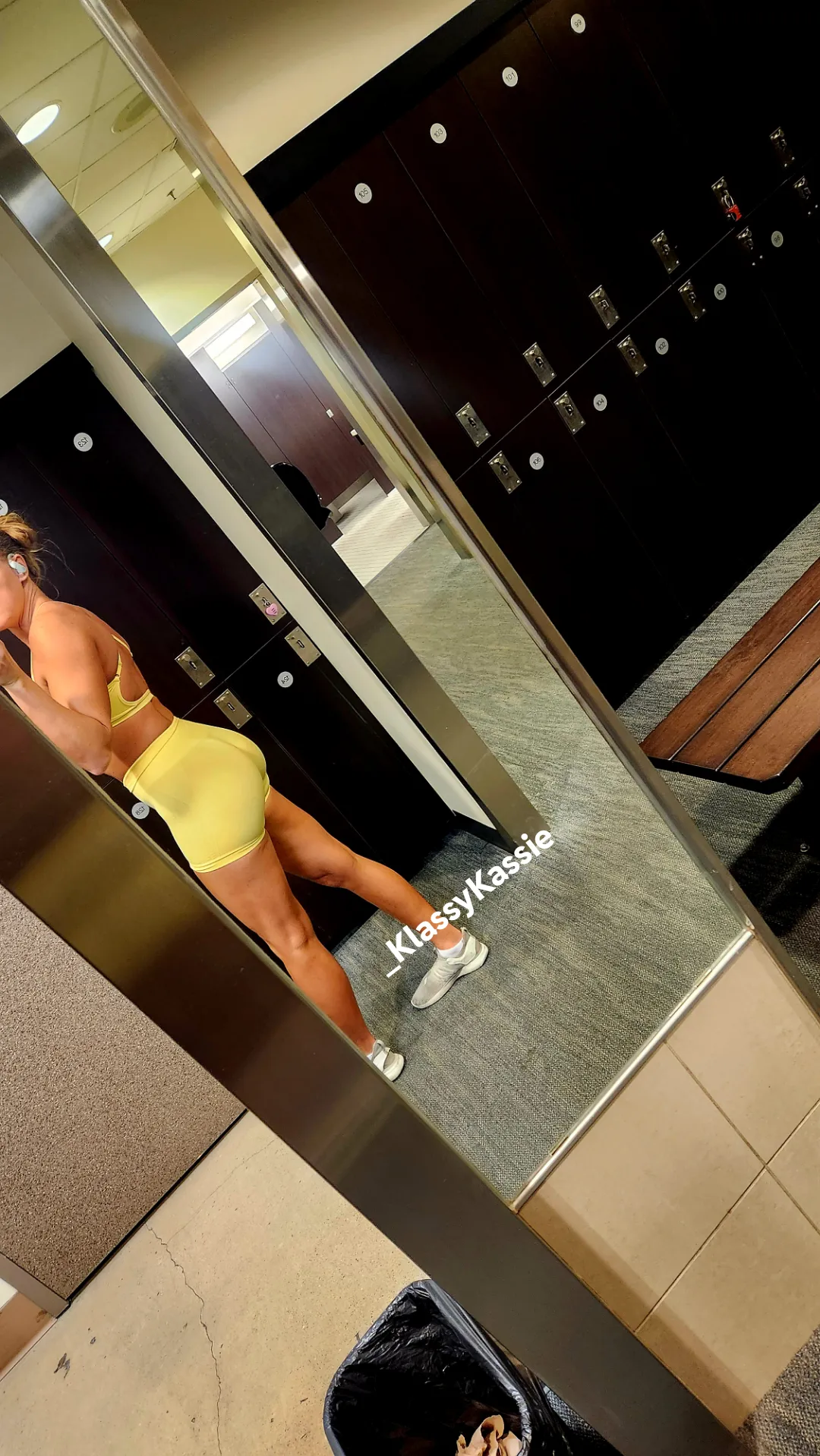 I know you love the way these hug my ass 🥵