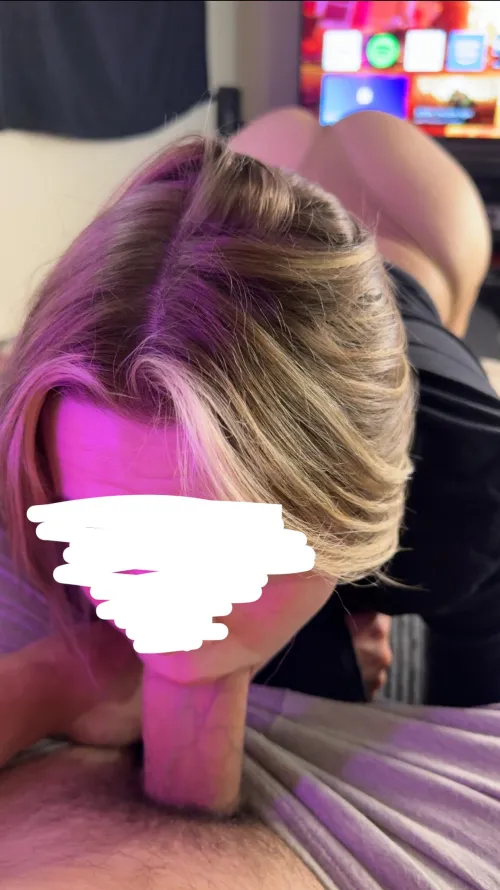 I wanna pleasure you…cum see the look in my eyes😚