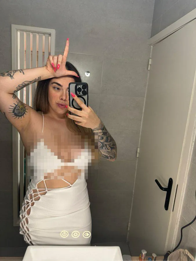 I wonder how it feels to be so pathetic that all it takes is a picture like this to get horny and triggered... Fortunately, I'll never relate 😂