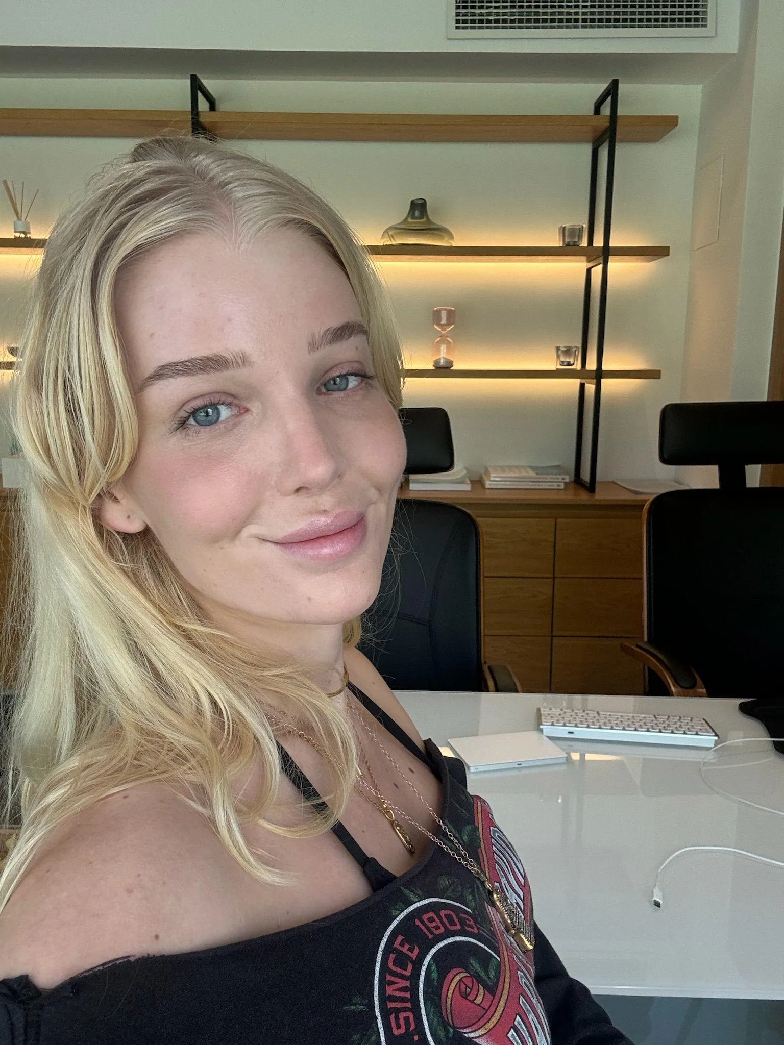 It's a no make up day, what does Reddit think?