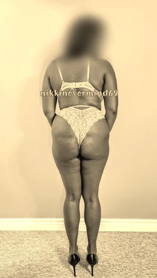 Looking for London area hung male 8