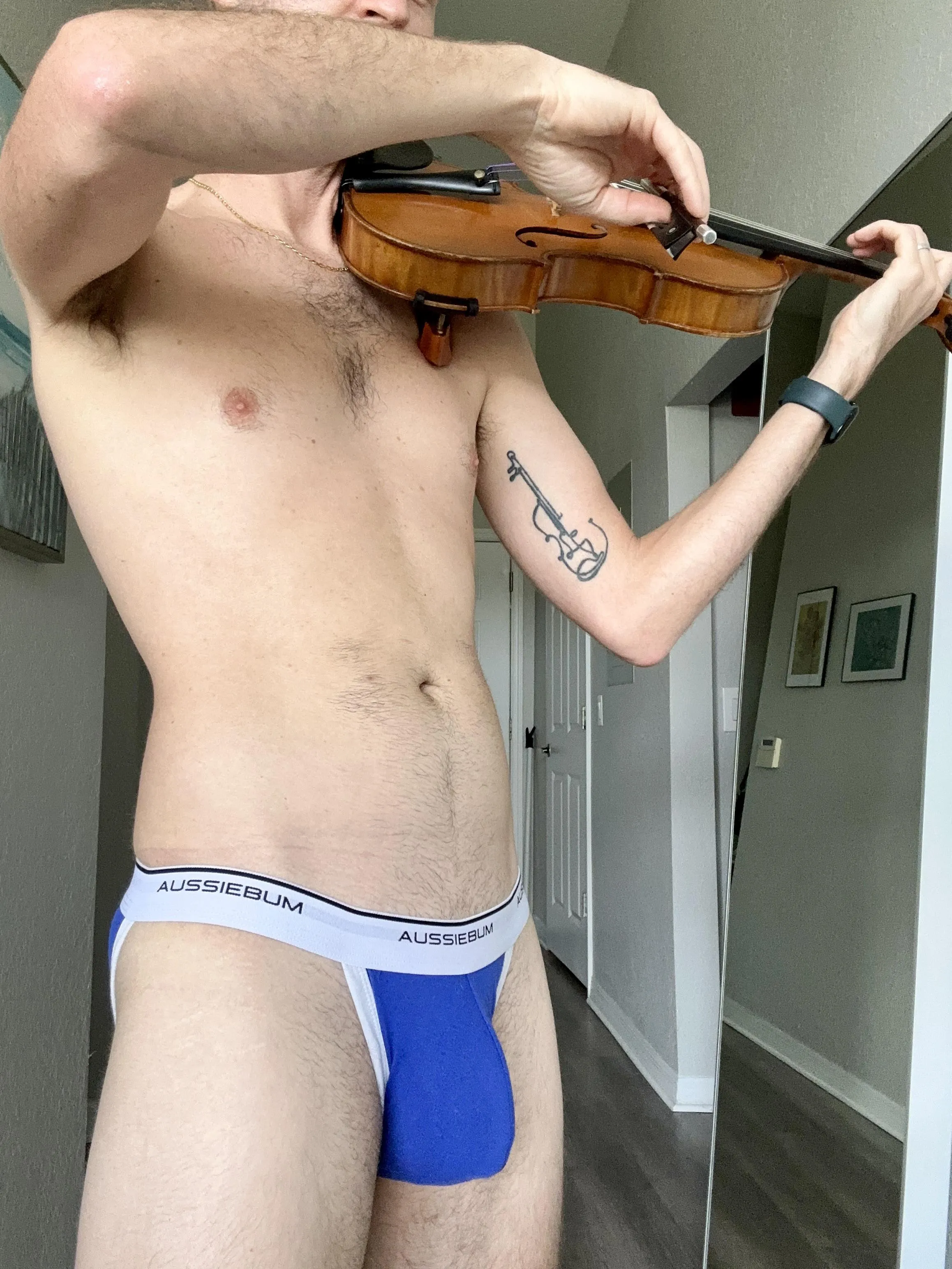 love having a fun pair of aussiebums on underneath while I’m performing 😄🎻🤫