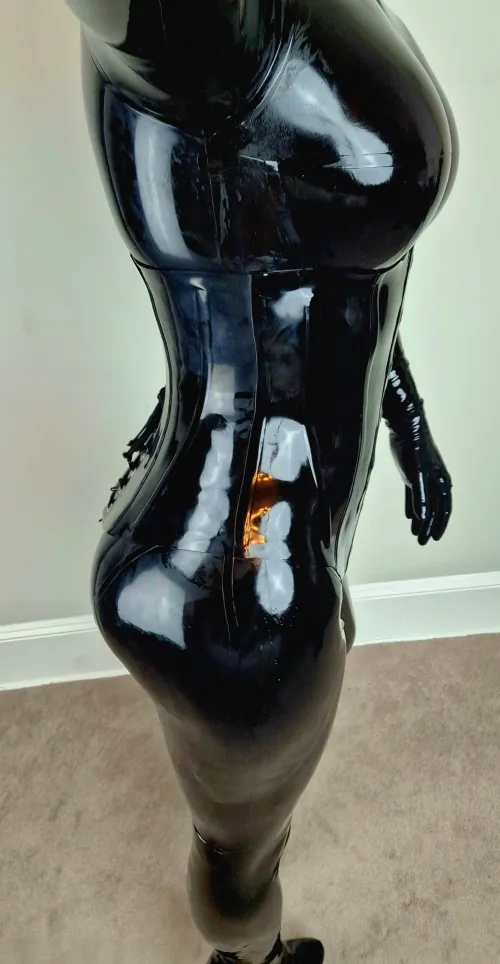 Love how this corset makes my ass pop! More BTS