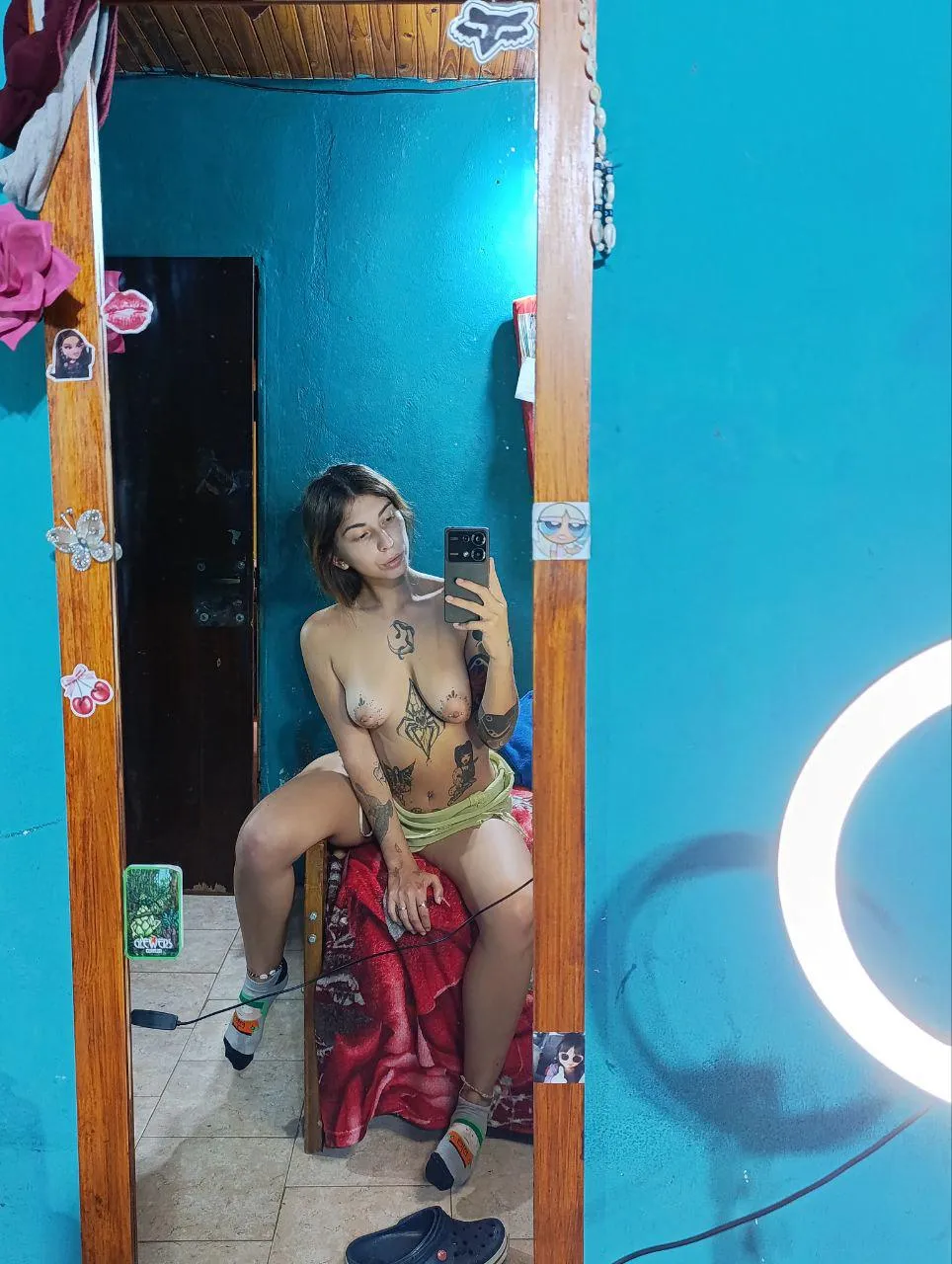 Que ricas que son mis tetitas tatuadas😈🥵