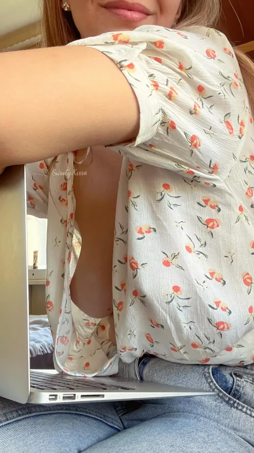 There’s something about these perky curves… hard to look away