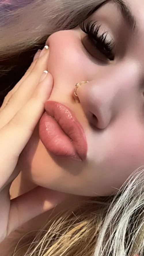 Do these lips make you want to open that wallet?