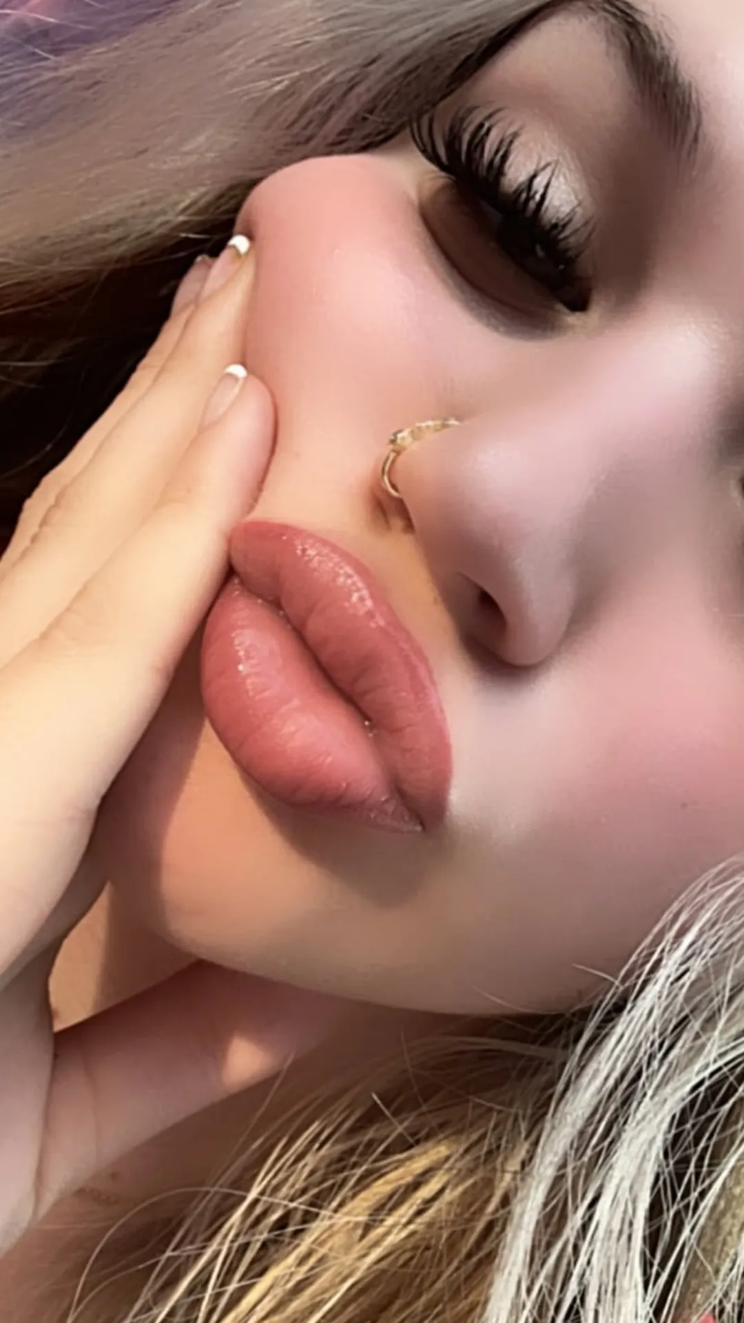 Do these lips make you want to open that wallet?