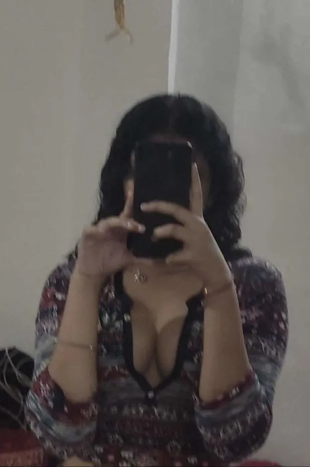 Does squeezing tits really make them growww????🙄