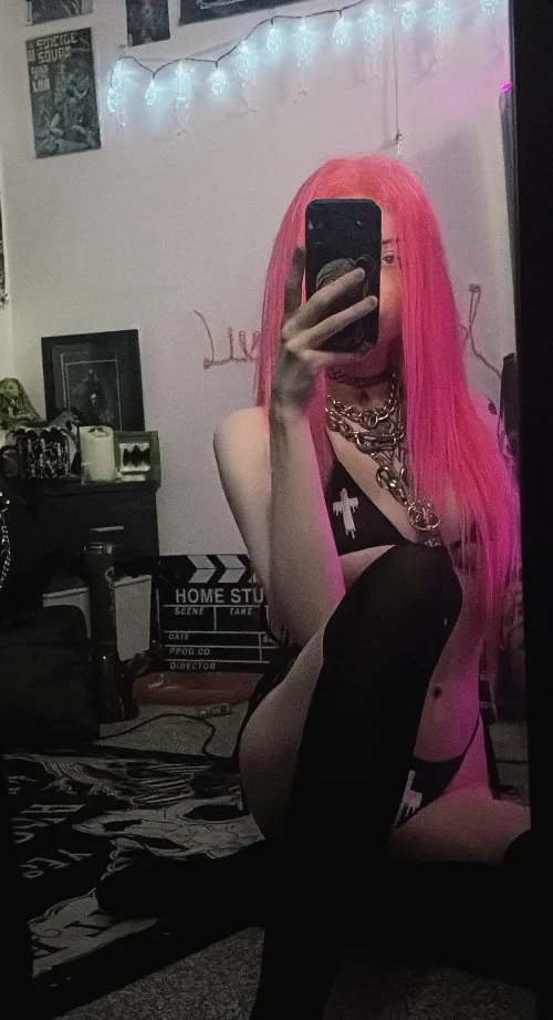 Flamingo vibes with a fuck-me-now attitude